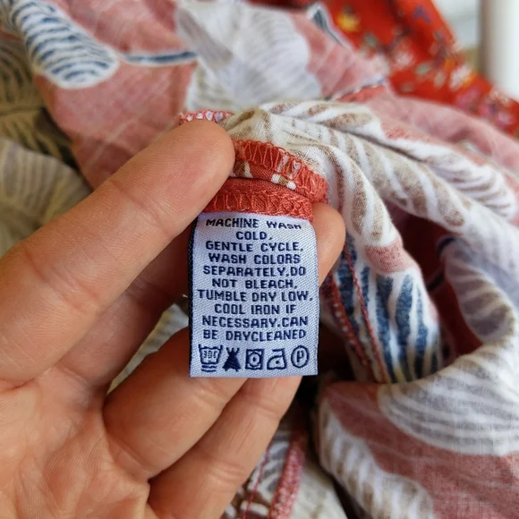 Reyn spoone tropical  short sleeve button down top - Picture 4 of 6